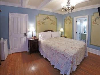 Main Street Hotel 2*