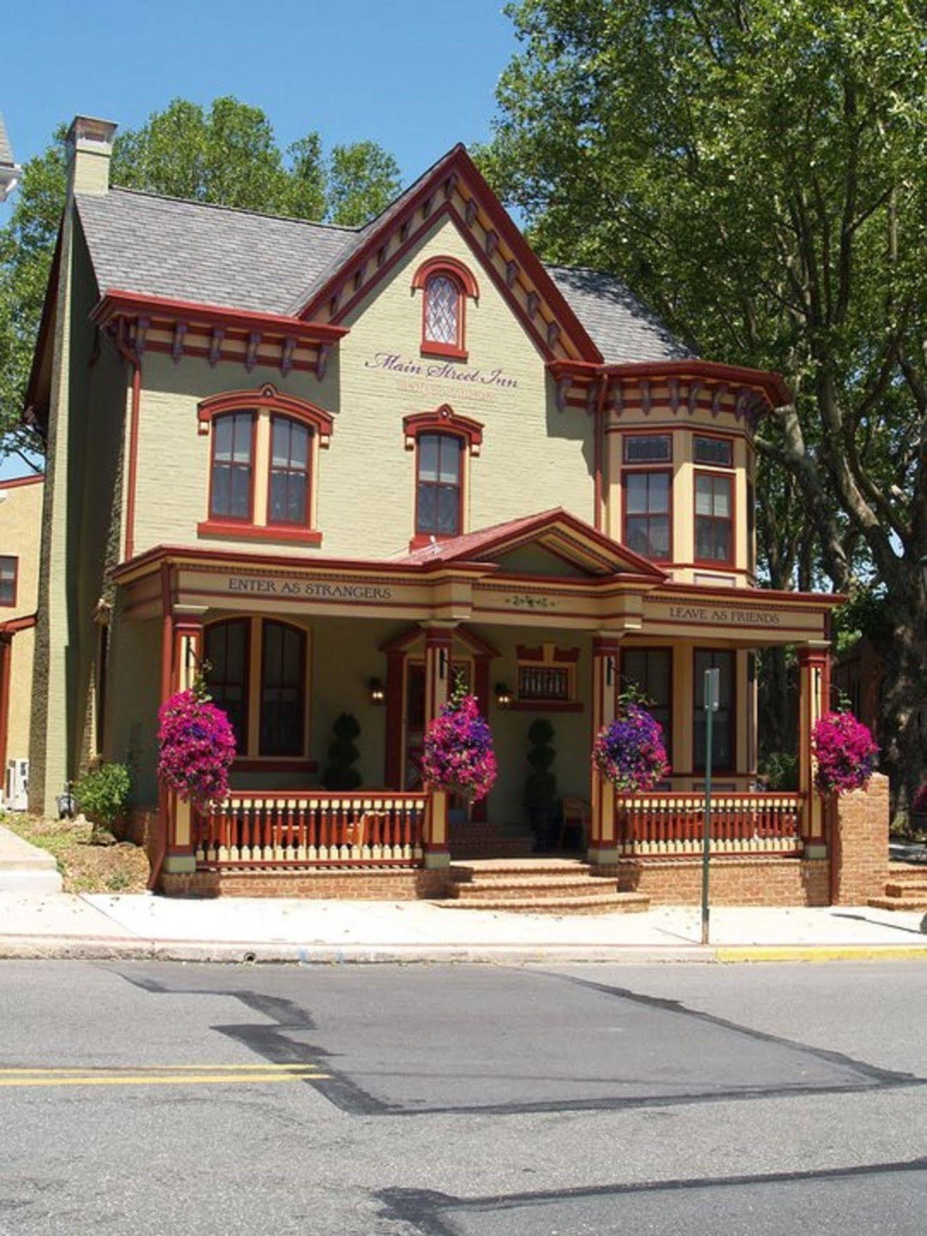 Main Street Hotel 2*